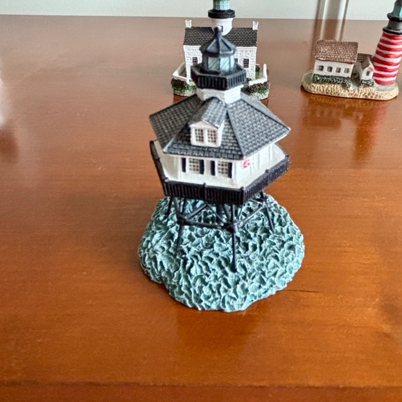 Set of 5 Mini Lighthouses - Picture 7 of 9